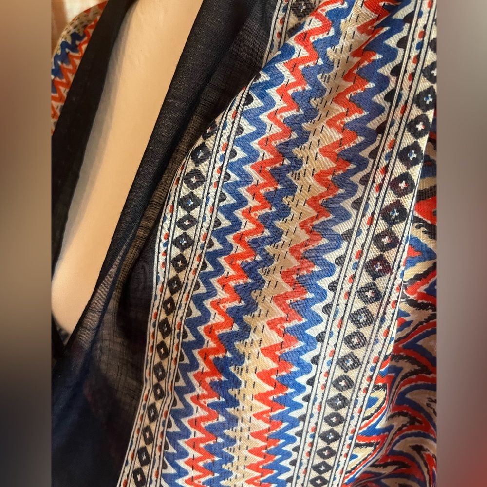 Poncho - Picture 4 of 11